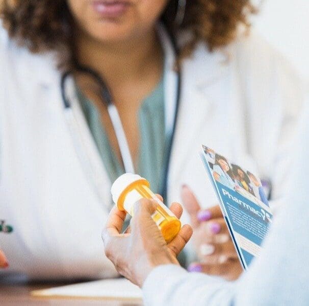 ambulatory-pharmacist-with-patient